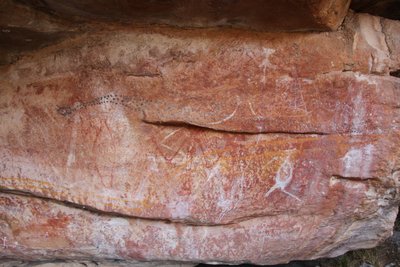 Peintures de serpent en points de cire sur ocre - Unbekannt Unbekannt